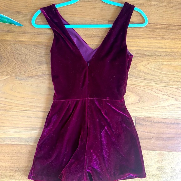 Velvet burgundy romper - Picture 3 of 4
